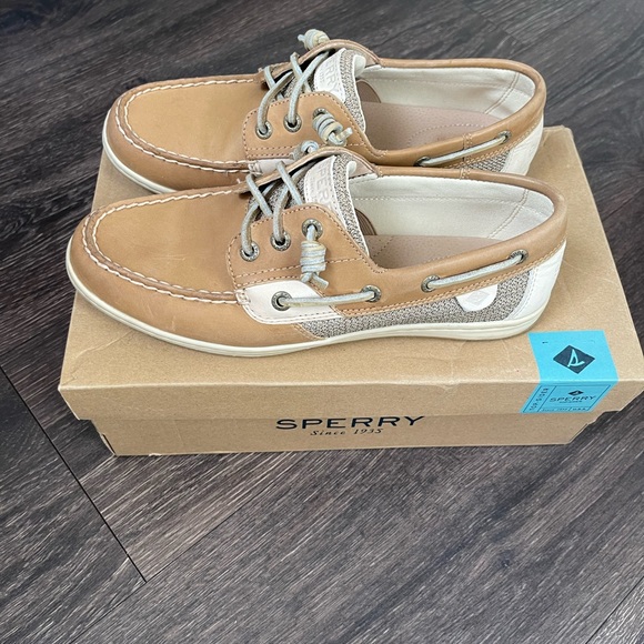 Sperry - Picture 2 of 4